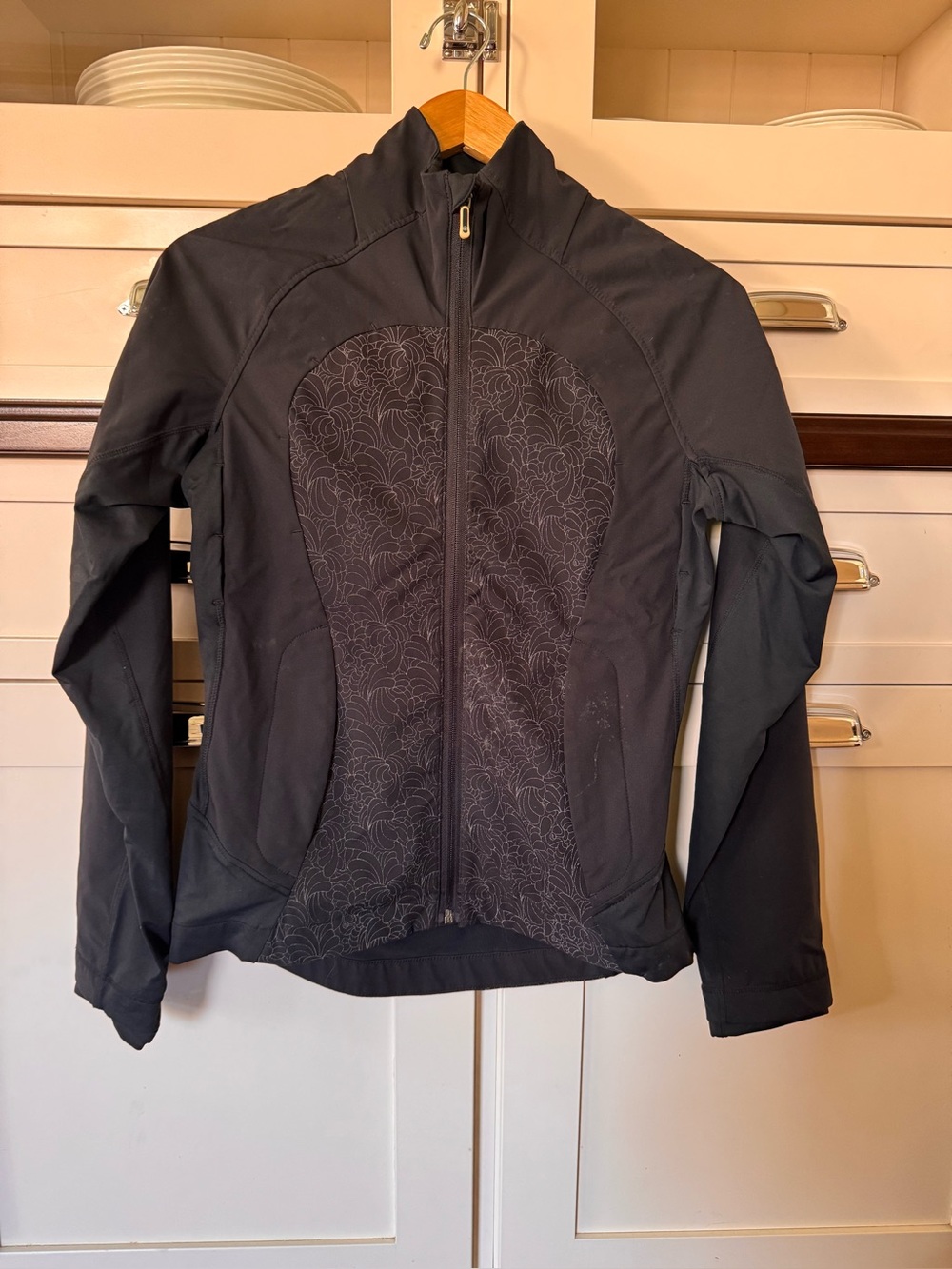 Lululemon Wind/Run Jacket in Black Sz 4